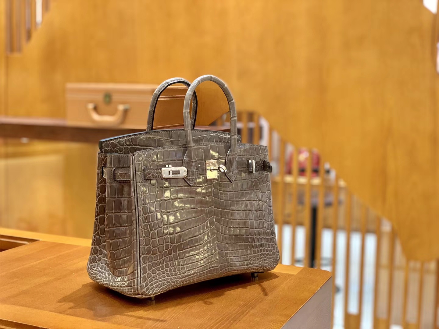 Hermès(爱马仕)Birkin 30cm 斑鸠灰 灰扣 一级皮 尼罗鳄鱼皮 臻品级别-拉尔森鳄鱼皮具定制 - 爱马仕包包官网 Hermès(爱马仕)Birkin 30cm 斑鸠灰 灰扣 一级皮 尼罗鳄鱼皮 臻品级别