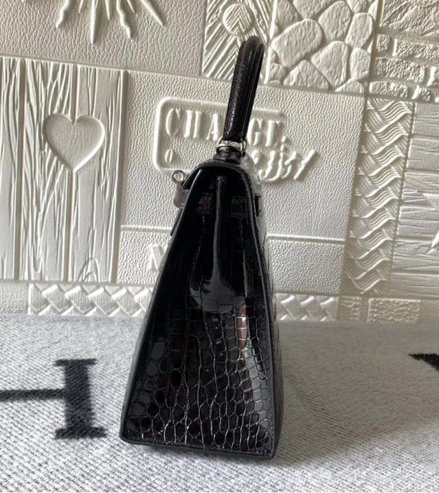 Hermès(爱马仕)Kelly 凯莉包 亮面鳄鱼皮 黑色 银扣 25cm-拉尔森鳄鱼皮具定制 - 爱马仕包包官网 Hermès(爱马仕)Kelly 凯莉包 亮面鳄鱼皮 黑色 银扣 25cm