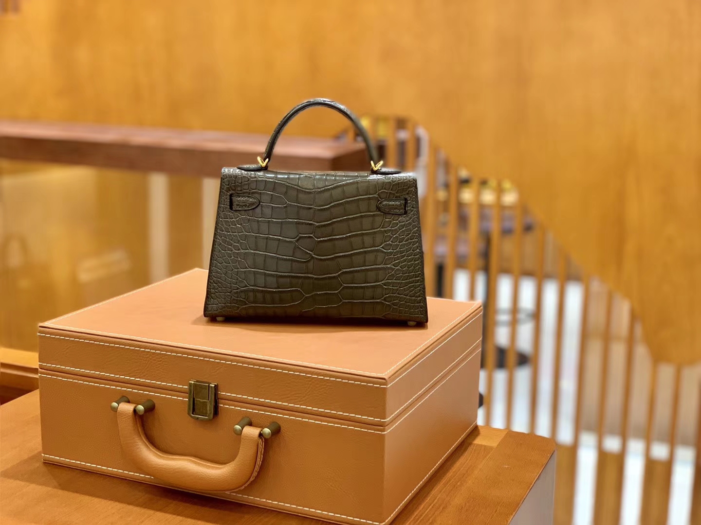 Hermès（爱马仕）Mini Kelly 迷你凯莉 经典黑 雾面鳄鱼 臻品级别 金扣 19cm