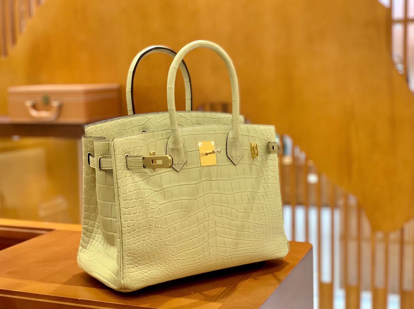 Hermès(爱马仕)Birkin 30cm 奶黄色 金扣 一级皮 尼罗鳄鱼皮 臻品级别-拉尔森鳄鱼皮具定制 - 爱马仕包包官网 Hermès(爱马仕)Birkin 30cm 奶黄色 金扣 一级皮 尼罗鳄鱼皮 臻品级别