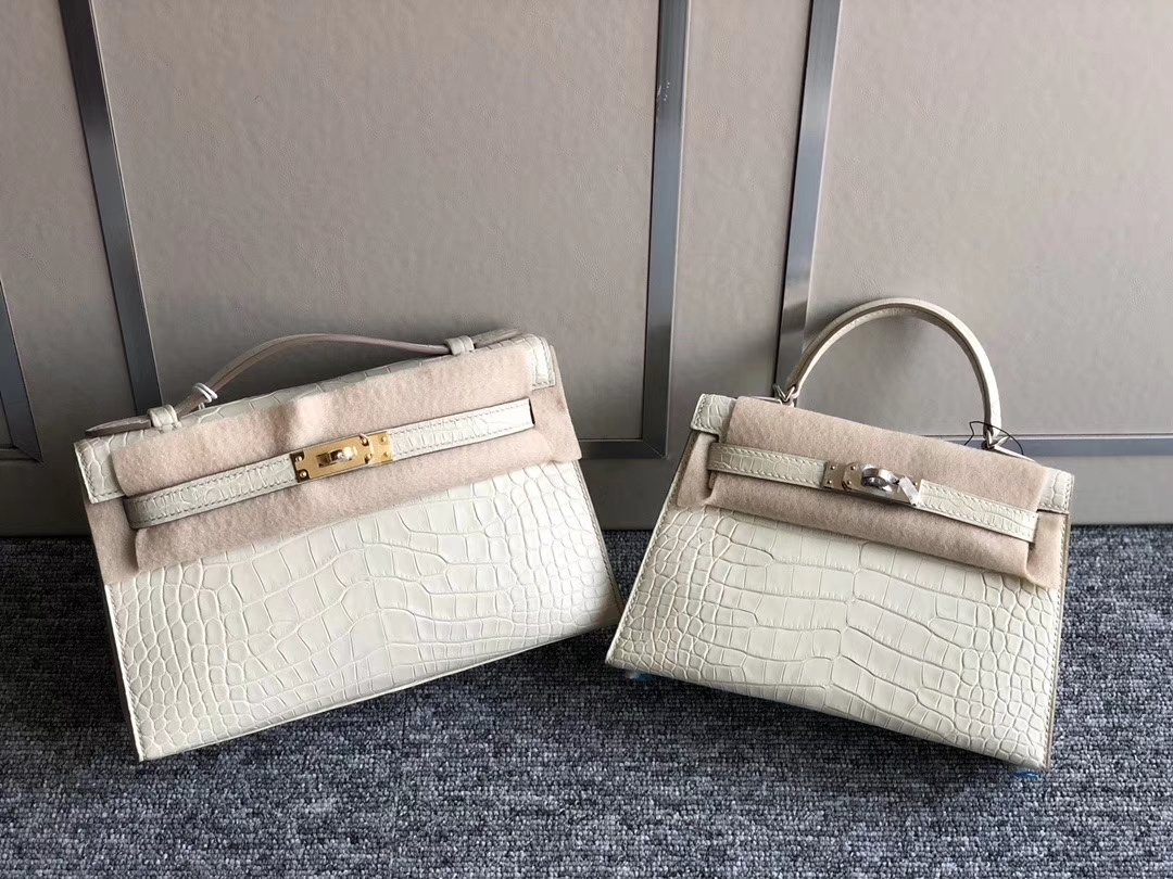 Hermès（爱马仕）Mini kelly pochette 22cm 雾面鳄鱼 8L 奶油白 Beton 金扣 银扣