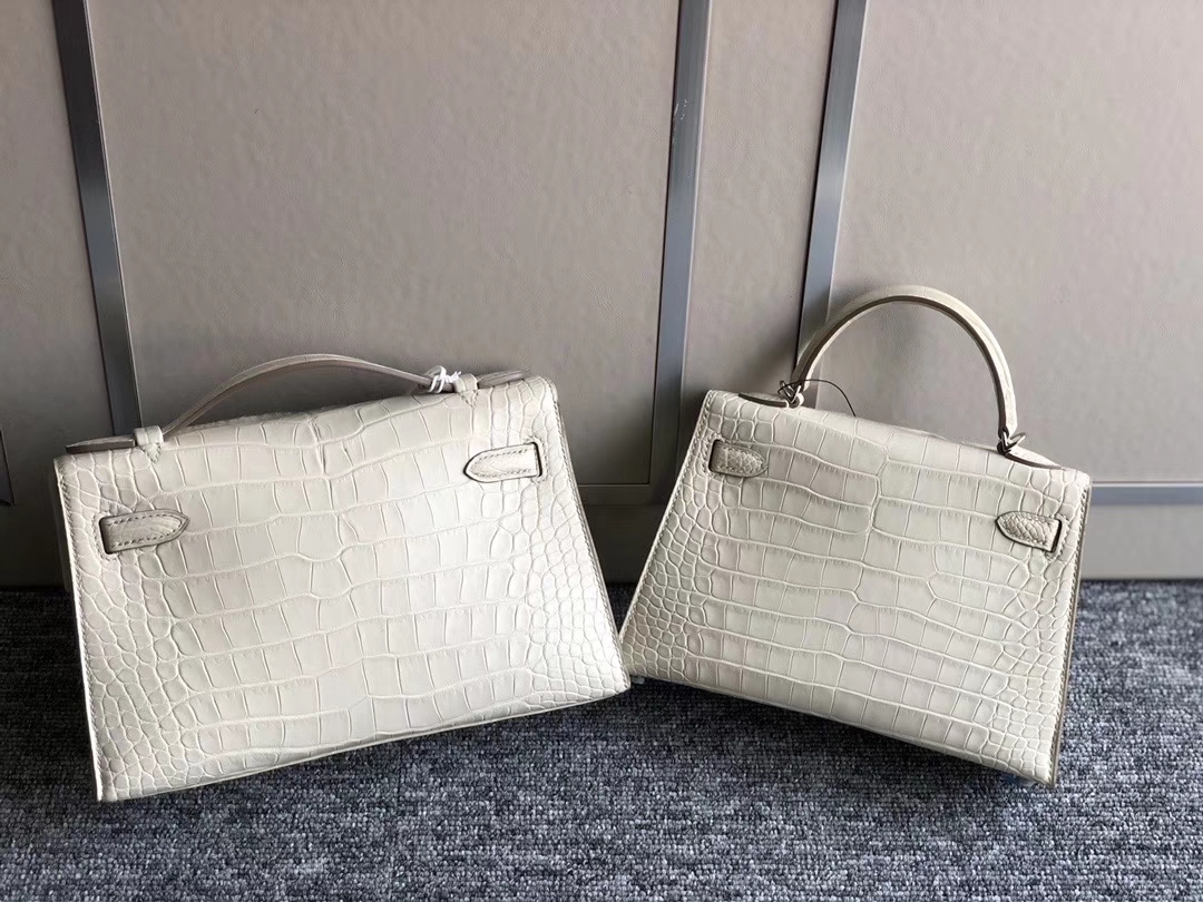 Hermès（爱马仕）Mini kelly pochette 22cm 雾面鳄鱼 8L 奶油白 Beton 金扣 银扣