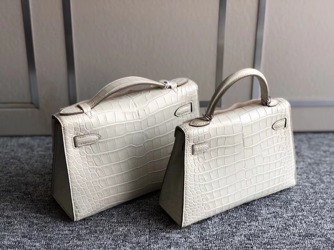 Hermès（爱马仕）Mini kelly pochette 22cm 雾面鳄鱼 8L 奶油白 Beton 金扣 银扣