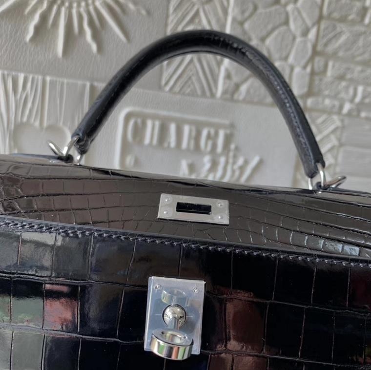 Hermès（爱马仕）Kelly 凯莉包 亮面鳄鱼皮 黑色 银扣 25cm