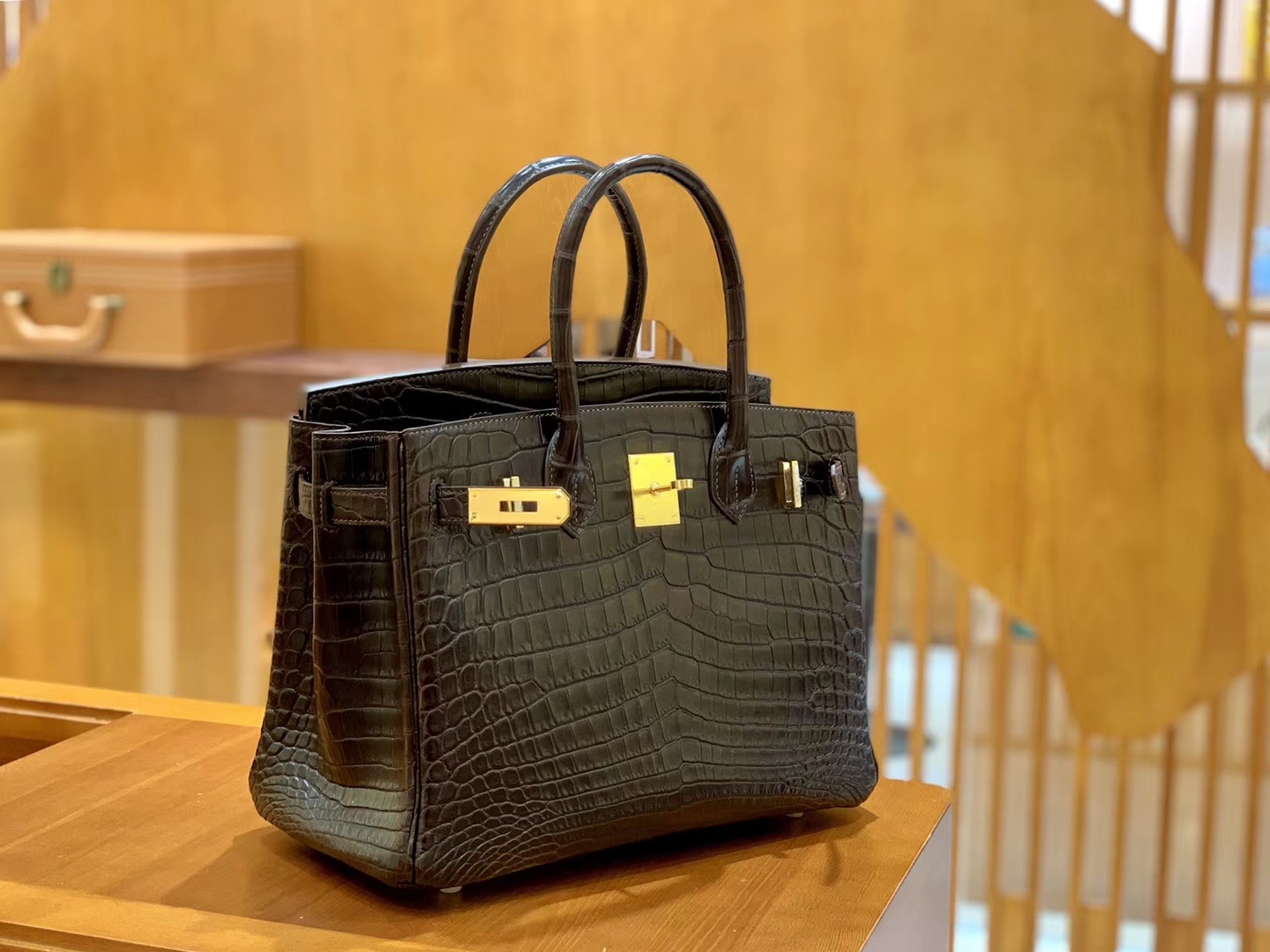 Hermès(爱马仕)Birkin 30cm 摩卡 金扣 尼罗 雾面 两点 鳄鱼皮 全手工-拉尔森鳄鱼皮具定制 - 爱马仕包包官网 Hermès(爱马仕)Birkin 30cm 摩卡 金扣 尼罗 雾面 两点 鳄鱼皮 全手工