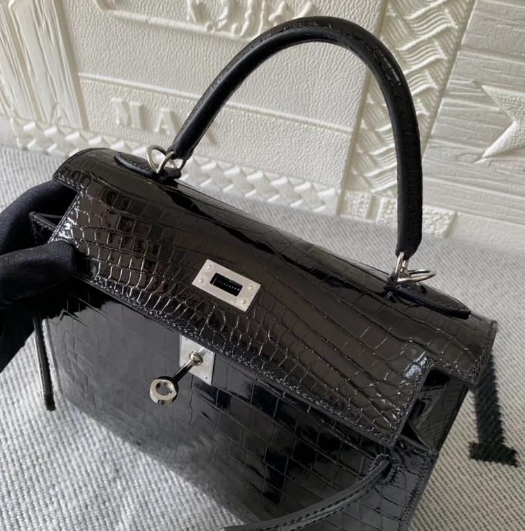 Hermès（爱马仕）Kelly 凯莉包 亮面鳄鱼皮 黑色 银扣 25cm