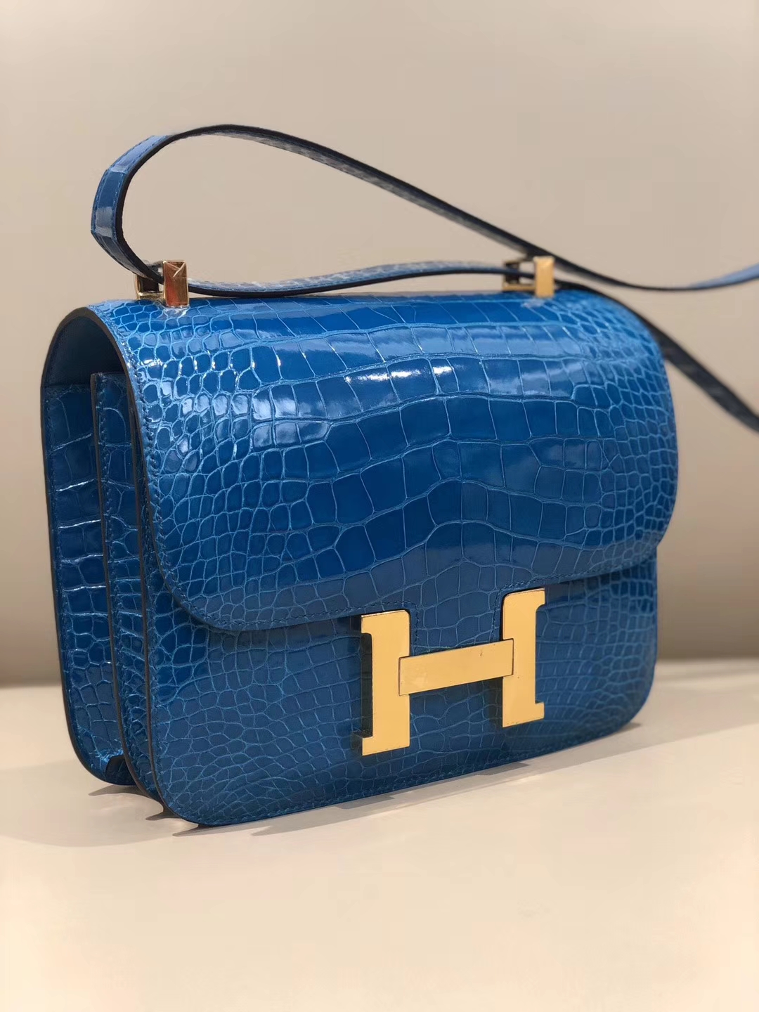 Hermès（爱马仕）Constance 24cm Alligator shiny 亮面鳄鱼7w 伊兹密尔蓝 Blue izmir 金扣 现货