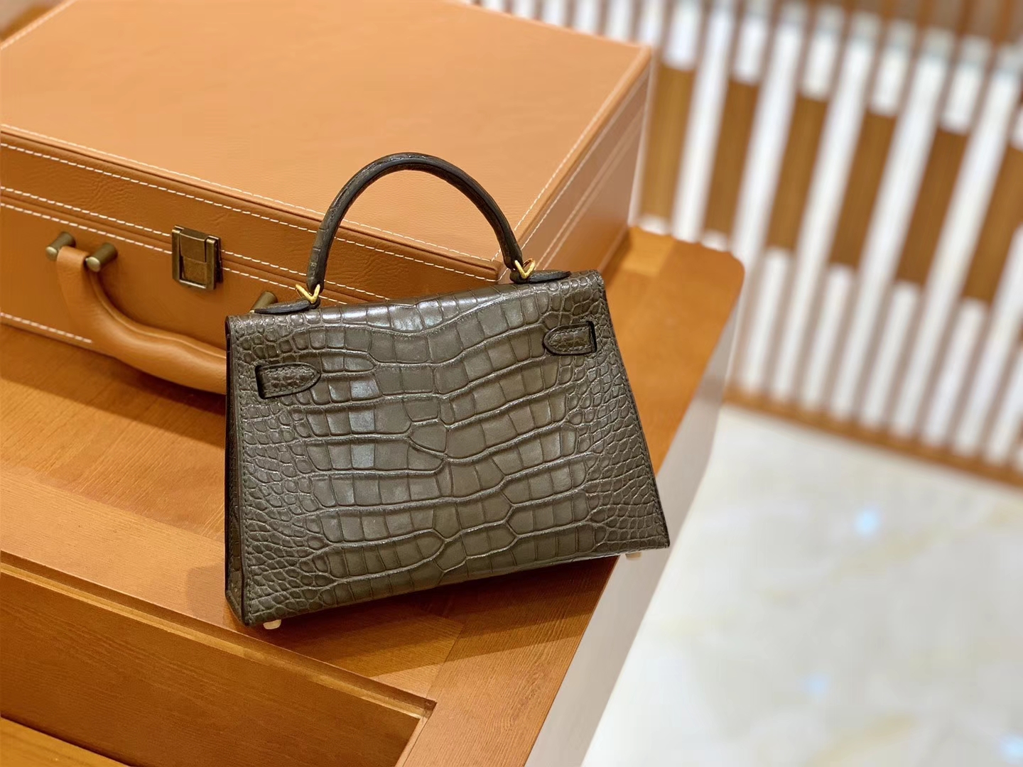 Hermès（爱马仕）Mini Kelly 迷你凯莉 经典黑 雾面鳄鱼 臻品级别 金扣 19cm