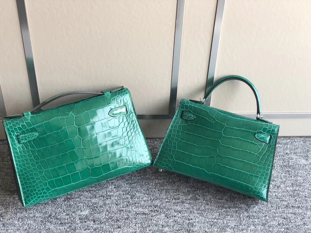 Hermès（爱马仕）Mini kelly ll Alligator shiny 亮面鳄鱼 6Ｑ 翡翠绿 银扣 现货