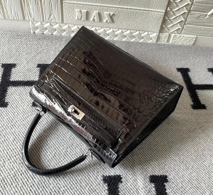 Hermès（爱马仕）Kelly 凯莉包 亮面鳄鱼皮 黑色 银扣 25cm