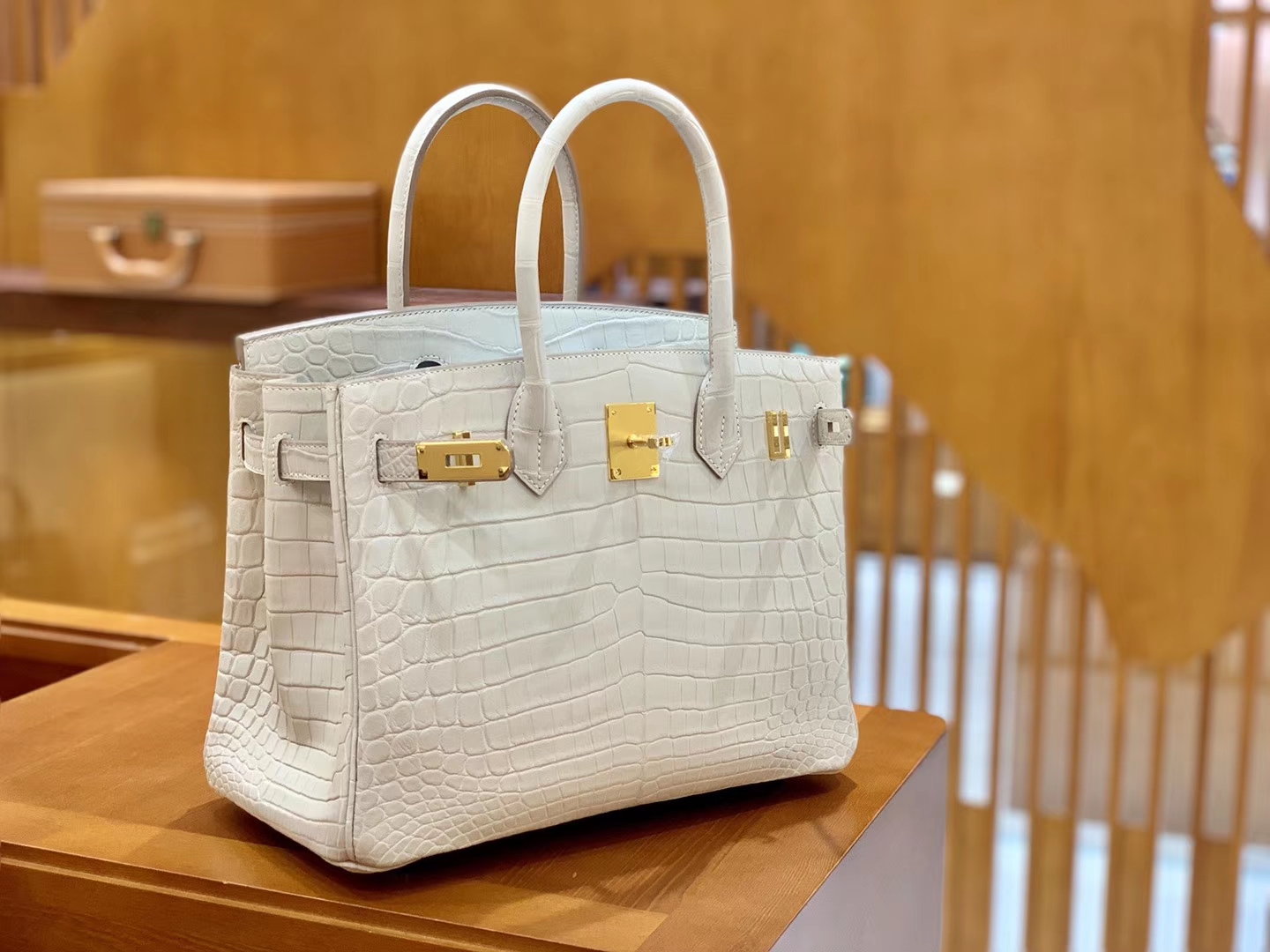 Hermès(爱马仕)Birkin 铂金包 羊毛白 一级皮 尼罗鳄鱼皮 臻品级别 金扣 30cm-拉尔森鳄鱼皮具定制 - 爱马仕包包官网 Hermès(爱马仕)Birkin 铂金包 羊毛白 一级皮 尼罗鳄鱼皮 臻品级别 金扣 30cm