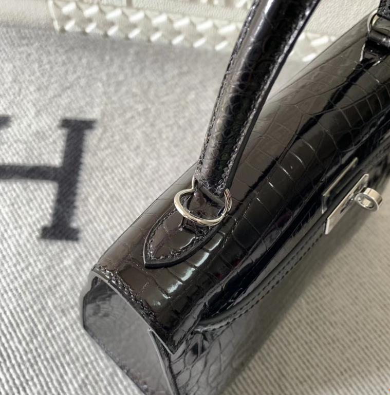 Hermès（爱马仕）Kelly 凯莉包 亮面鳄鱼皮 黑色 银扣 25cm