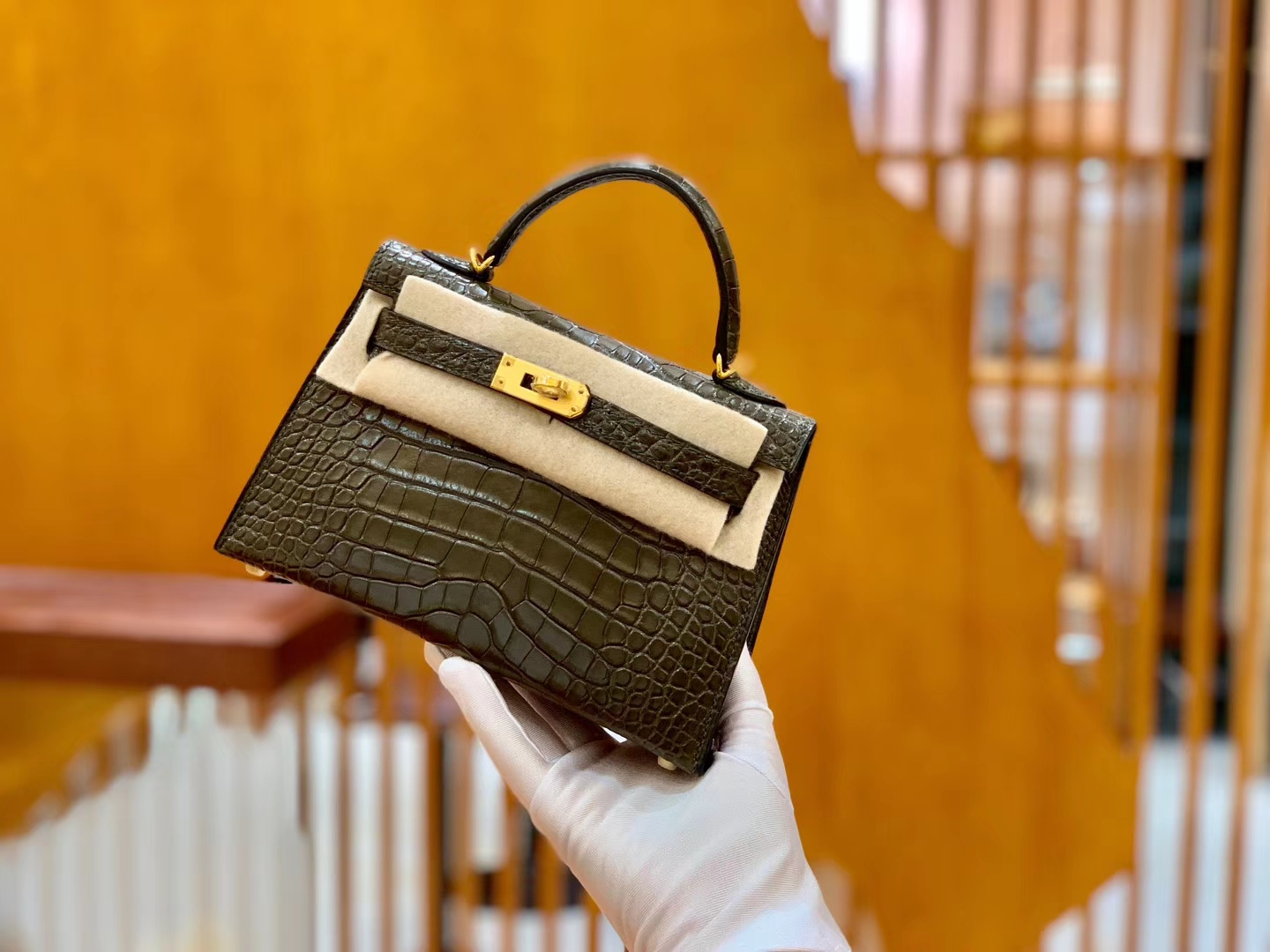 Hermès（爱马仕）Mini Kelly 迷你凯莉 经典黑 雾面鳄鱼 臻品级别 金扣 19cm