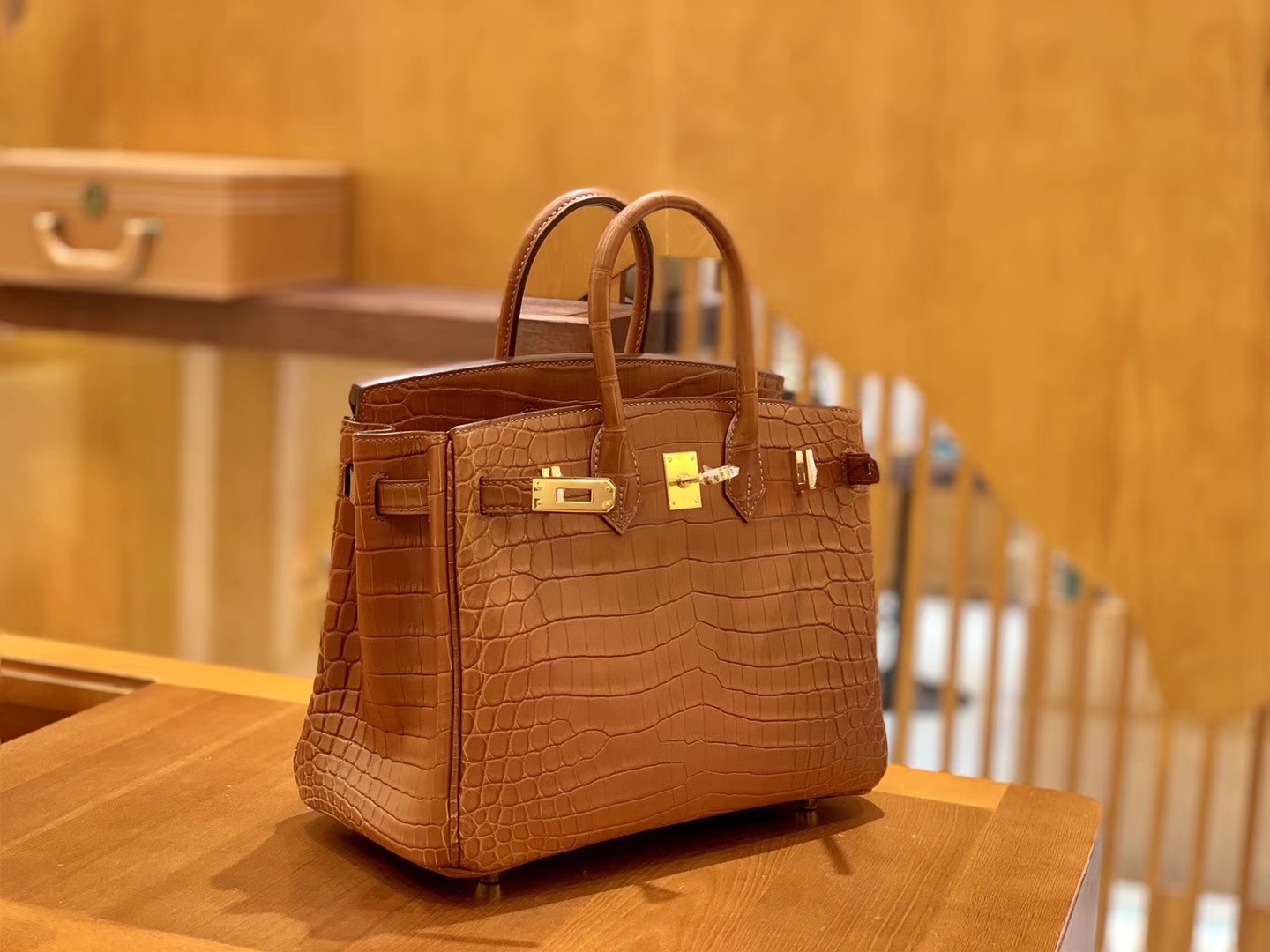 Hermès(爱马仕)Birkin 25cm 蜜糖棕 金扣 尼罗 雾面 鳄鱼皮 全手工-拉尔森鳄鱼皮具定制 - 爱马仕包包官网 Hermès(爱马仕)Birkin 25cm 蜜糖棕 金扣 尼罗 雾面 鳄鱼皮 全手工