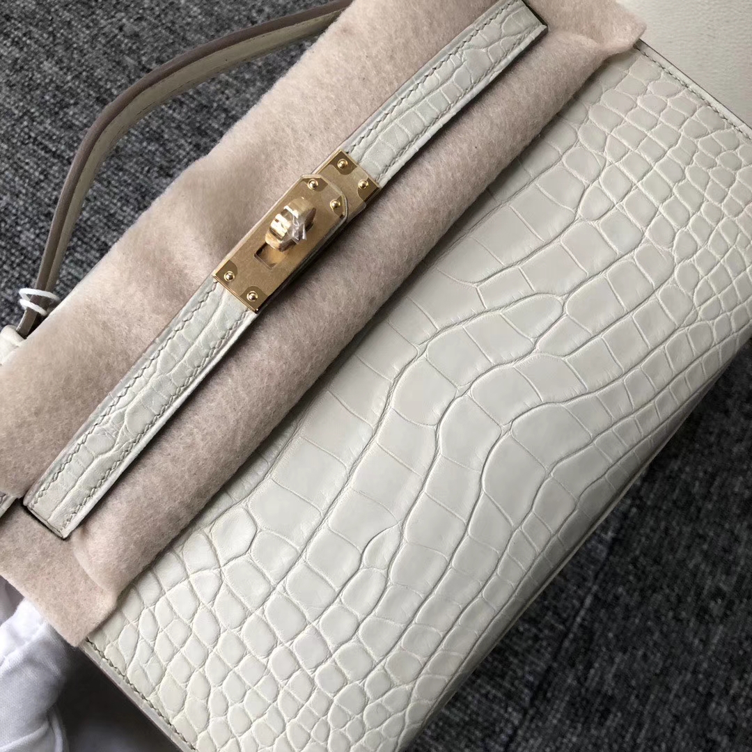 Hermès(爱马仕)Mini Kelly pochette 22cm Alligator matt 雾面鳄鱼 8L 奶油白 Beton 金扣 手拿包 晚宴包-拉尔森鳄鱼皮具定制 - 爱马仕包包官网 Hermès(爱马仕)Mini Kelly pochette 22cm Alligator matt 雾面鳄鱼 8L 奶油白 Beton 金扣 手拿包 晚宴包