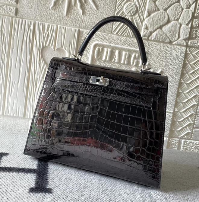 Hermès（爱马仕）Kelly 凯莉包 亮面鳄鱼皮 黑色 银扣 25cm
