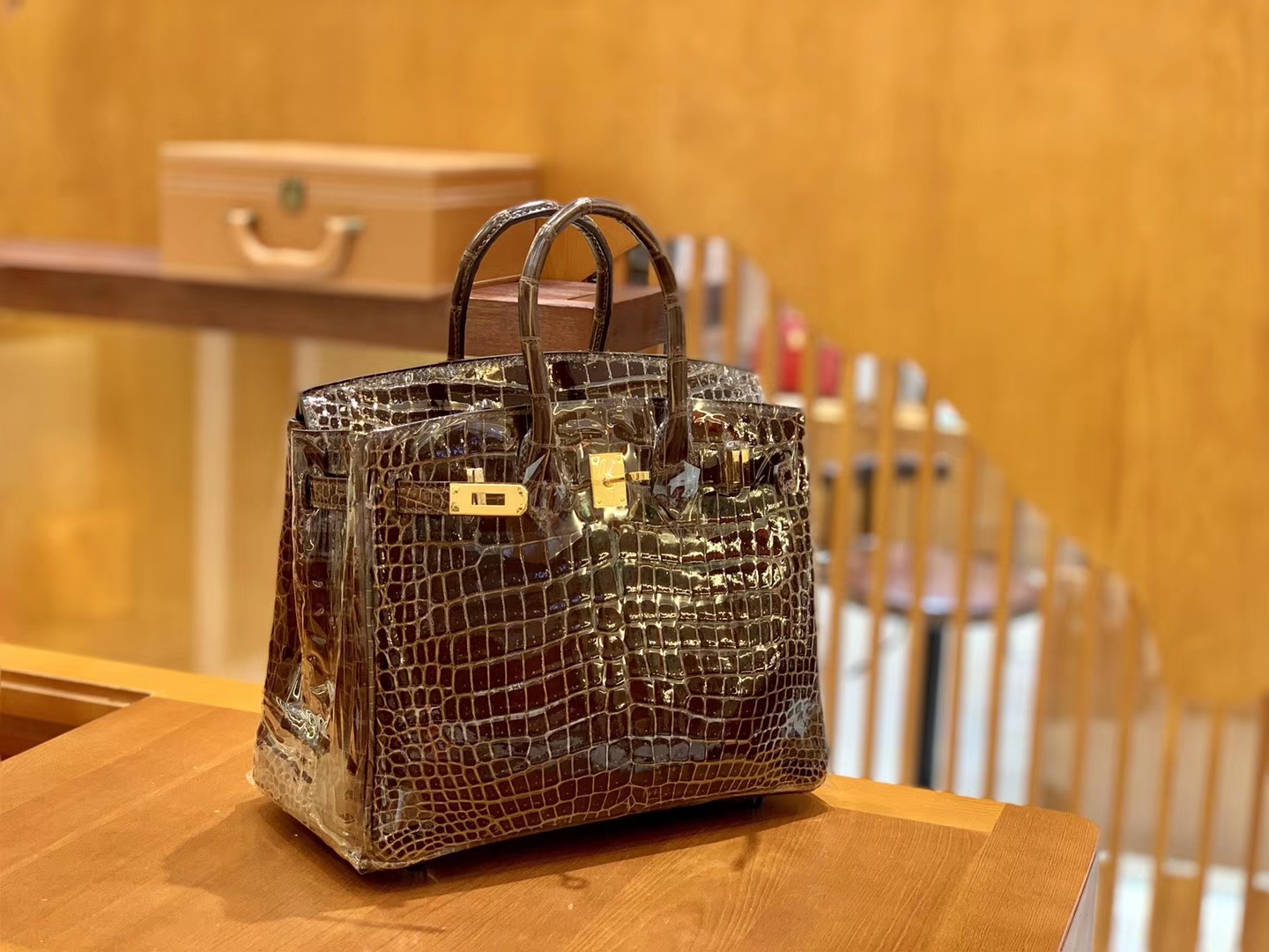 Hermès(爱马仕)Birkin 30cm 咖啡色 金扣 一级皮 尼罗鳄鱼皮 臻品级别-拉尔森鳄鱼皮具定制 - 爱马仕包包官网 Hermès(爱马仕)Birkin 30cm 咖啡色 金扣 一级皮 尼罗鳄鱼皮 臻品级别