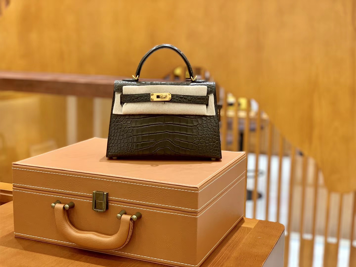 Hermès（爱马仕）Mini Kelly 迷你凯莉 经典黑 雾面鳄鱼 臻品级别 金扣 19cm