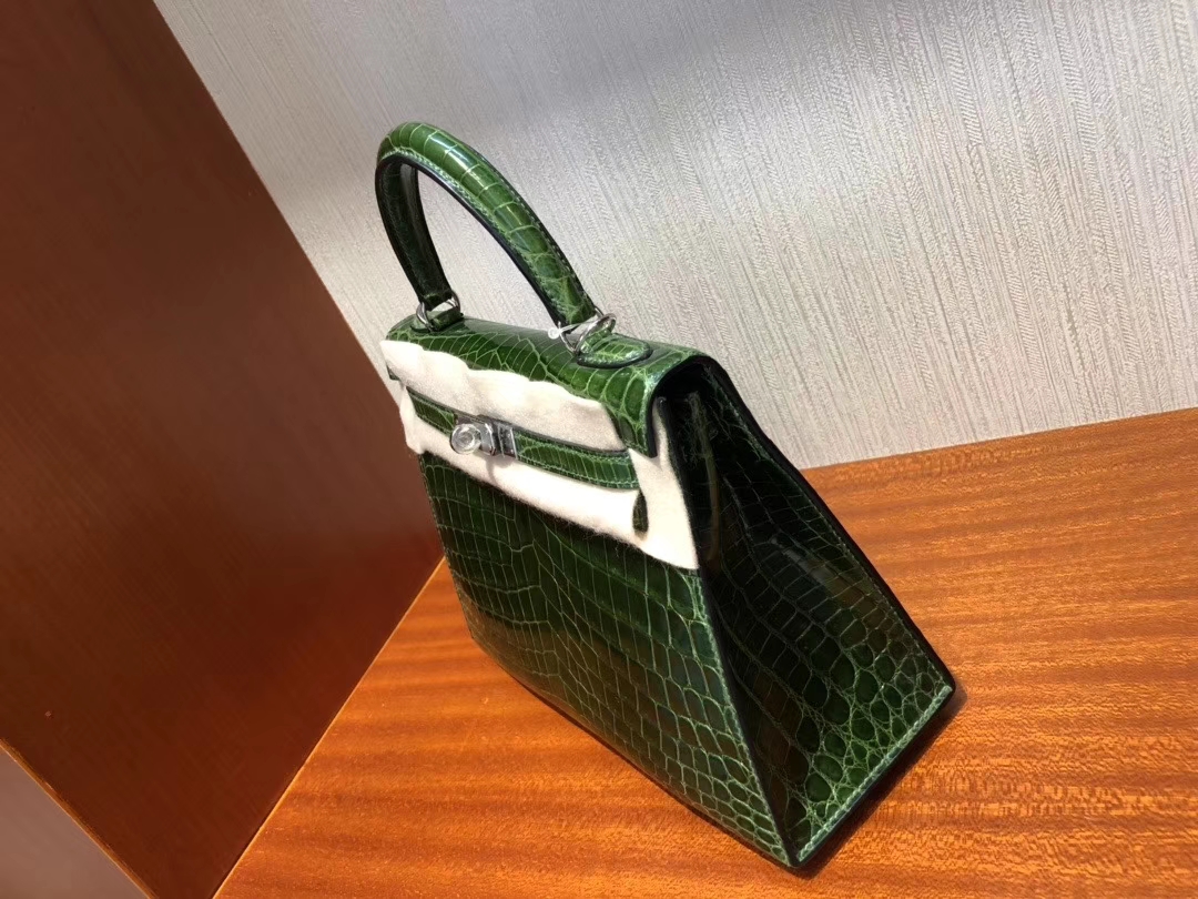 Hermès（爱马仕）Kelly 凯莉包 亮面澳洲湾鳄 祖母绿 银扣 顶级手缝 超美 28cm