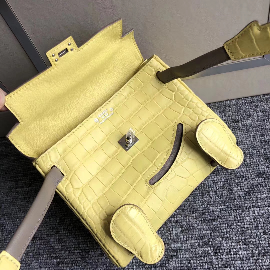 Hermès（爱马仕） Kelly doll 娃娃包 柠檬黄 雾面美洲鳄 银扣 16cm 现货