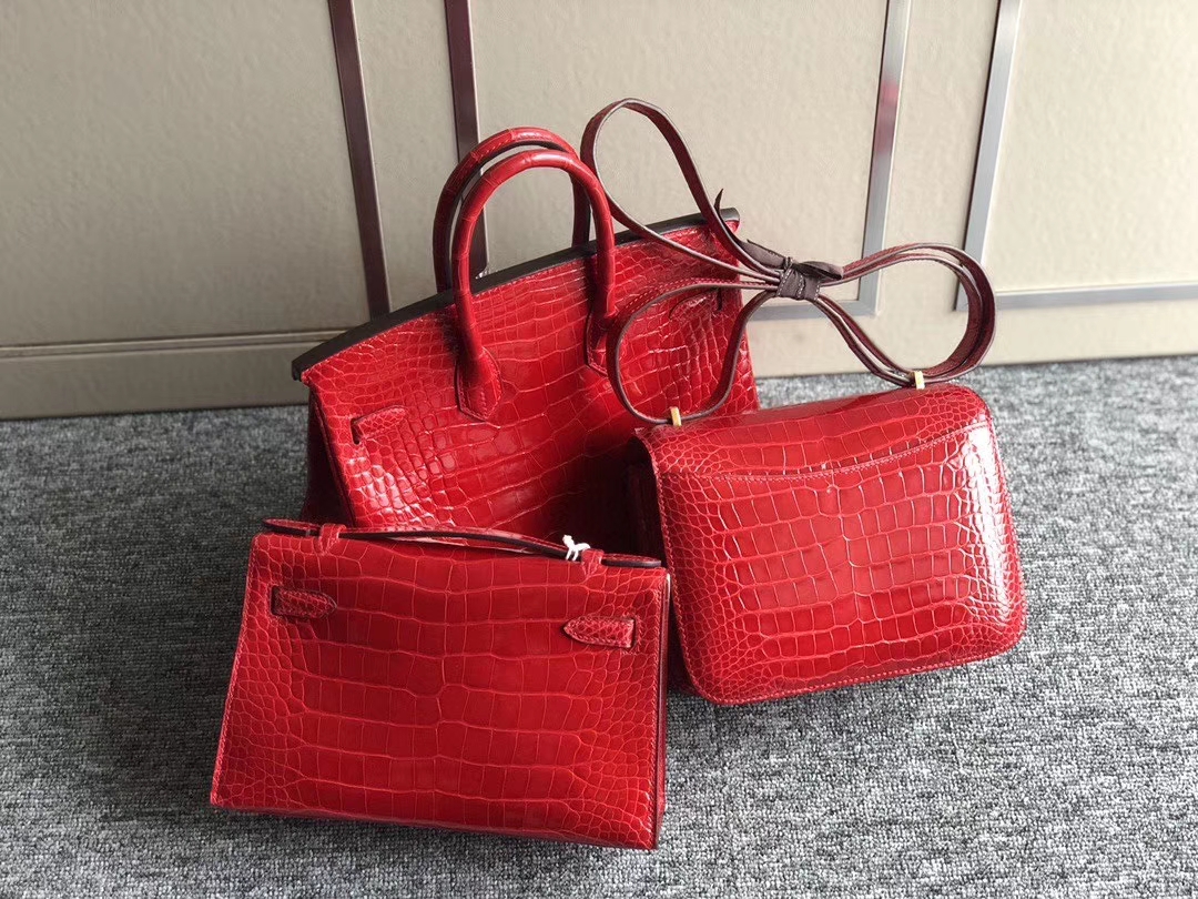 Hermès(爱马仕)Constance18cm Alliagtor shiny 亮面鳄鱼 ck95 法拉利红 Braise 金扣 银扣-拉尔森鳄鱼皮具定制 - 爱马仕包包官网 Hermès(爱马仕)Constance18cm Alliagtor shiny 亮面鳄鱼 ck95 法拉利红 Braise 金扣 银扣