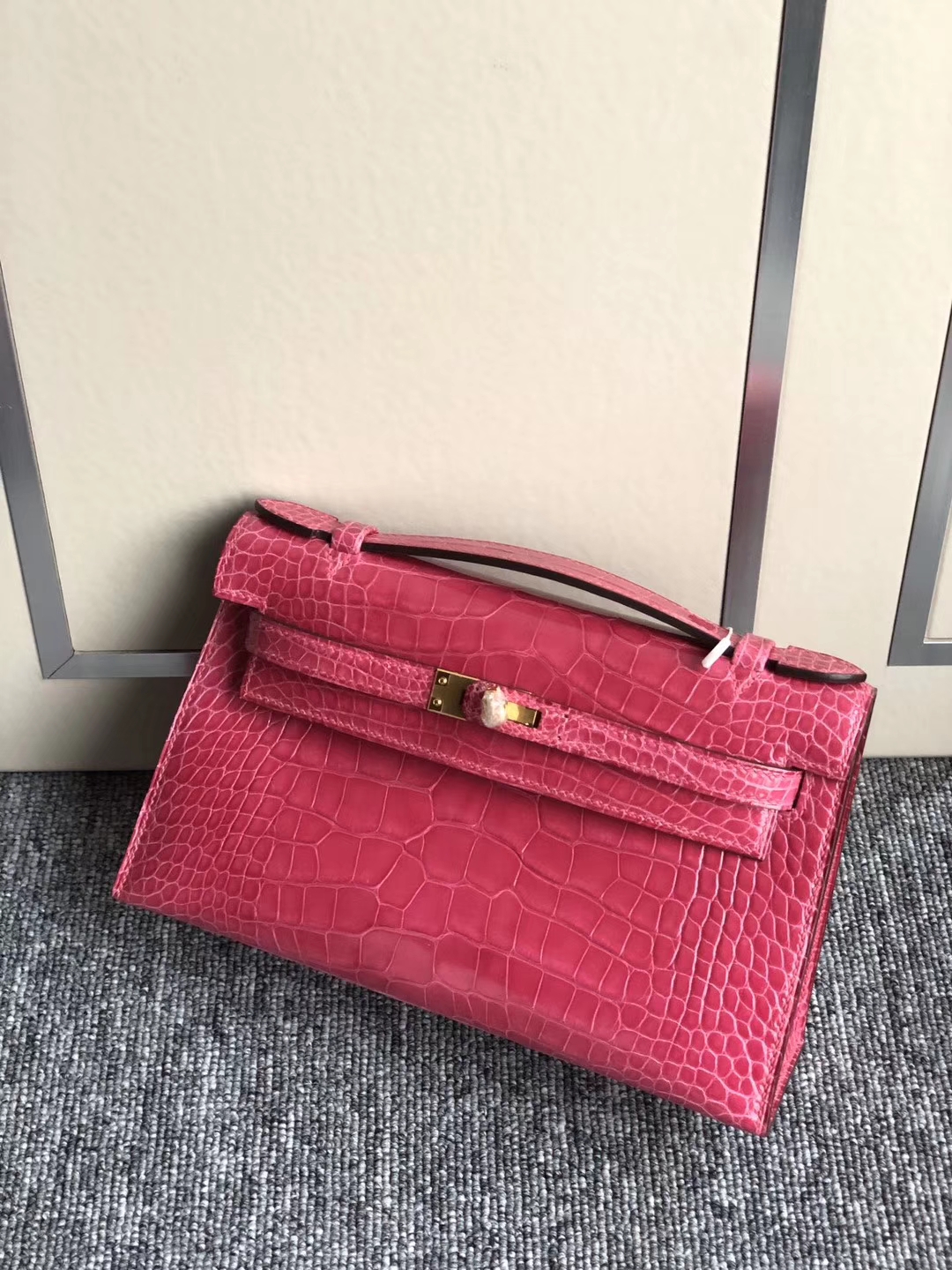 Hermès（爱马仕）Mini kelly pochette 22cm 亮面鳄鱼 E5 桃红 桃粉 金扣 手拿包 晚宴包 现货