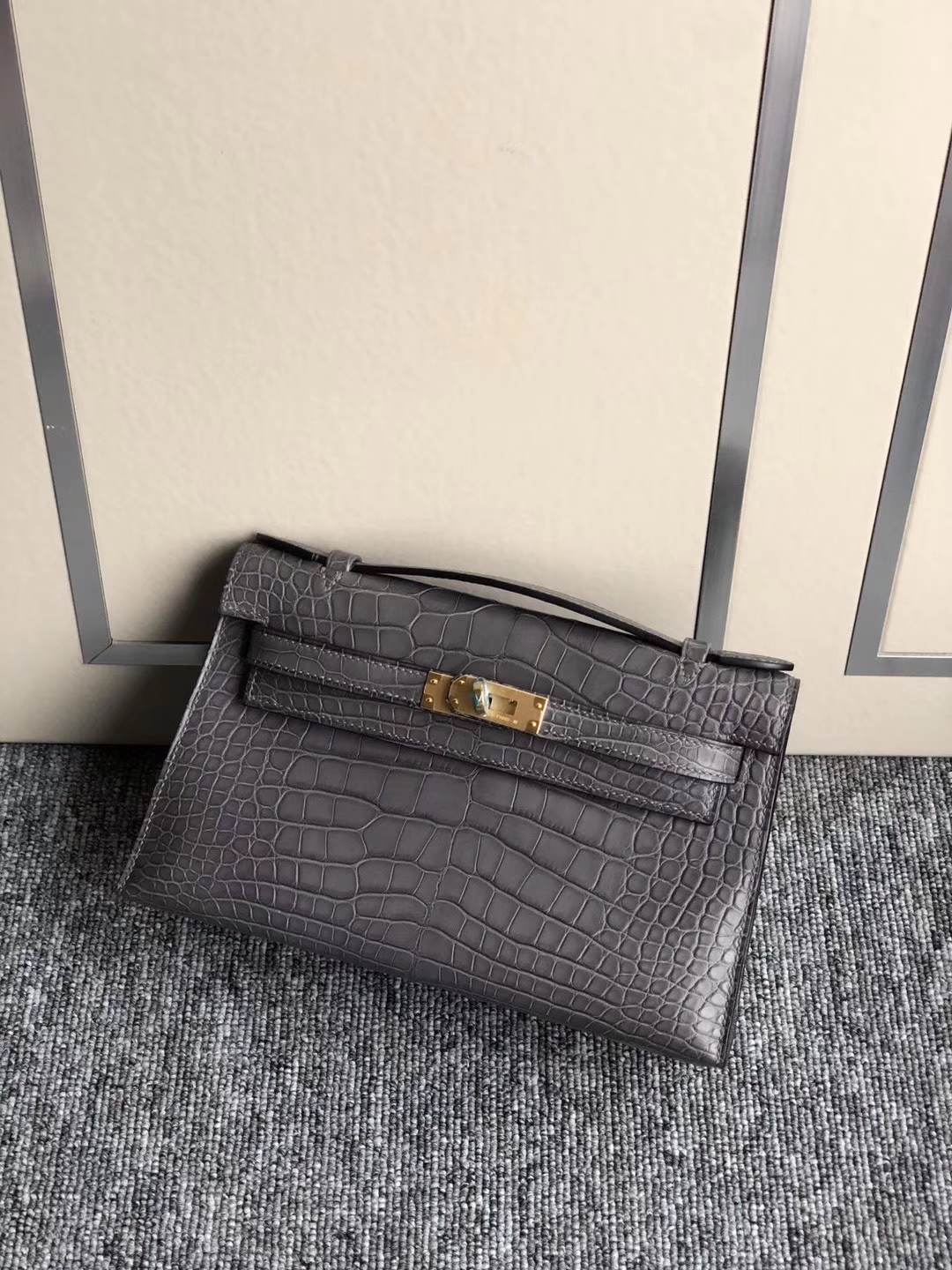 Hermès（爱马仕）Mini kelly pochette 22cm 雾面鳄鱼 巴黎灰 金扣 手拿包 晚宴包 现货
