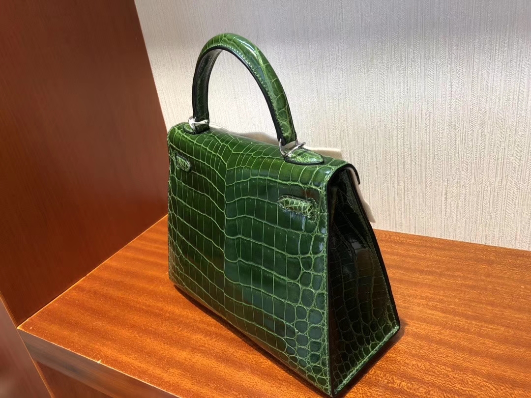 Hermès（爱马仕）Kelly 凯莉包 亮面澳洲湾鳄 祖母绿 银扣 顶级手缝 超美 28cm