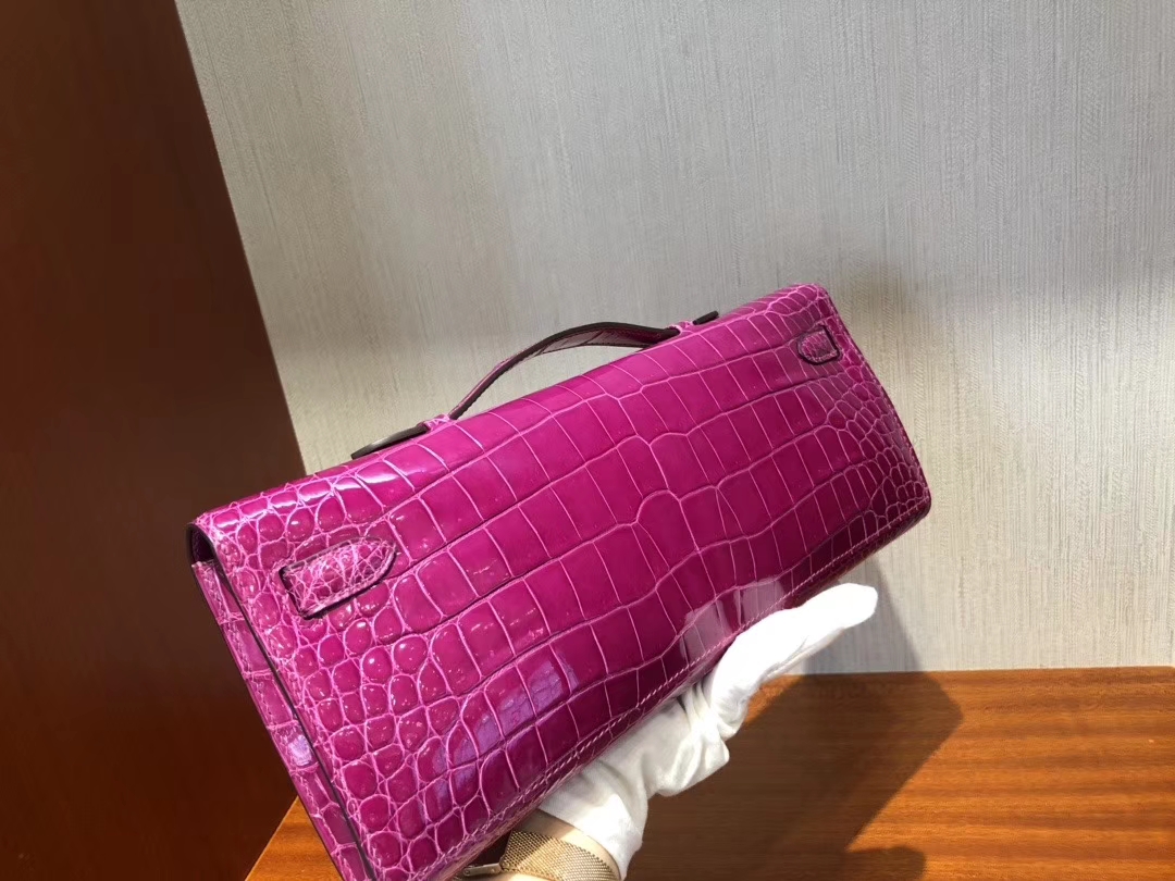 Hermès（爱马仕）Kelly cut 31cm Porosus shiny 亮面澳洲湾鳄鳄鱼 J5 天方夜谭粉紫 银扣 手拿包 晚宴包 现货