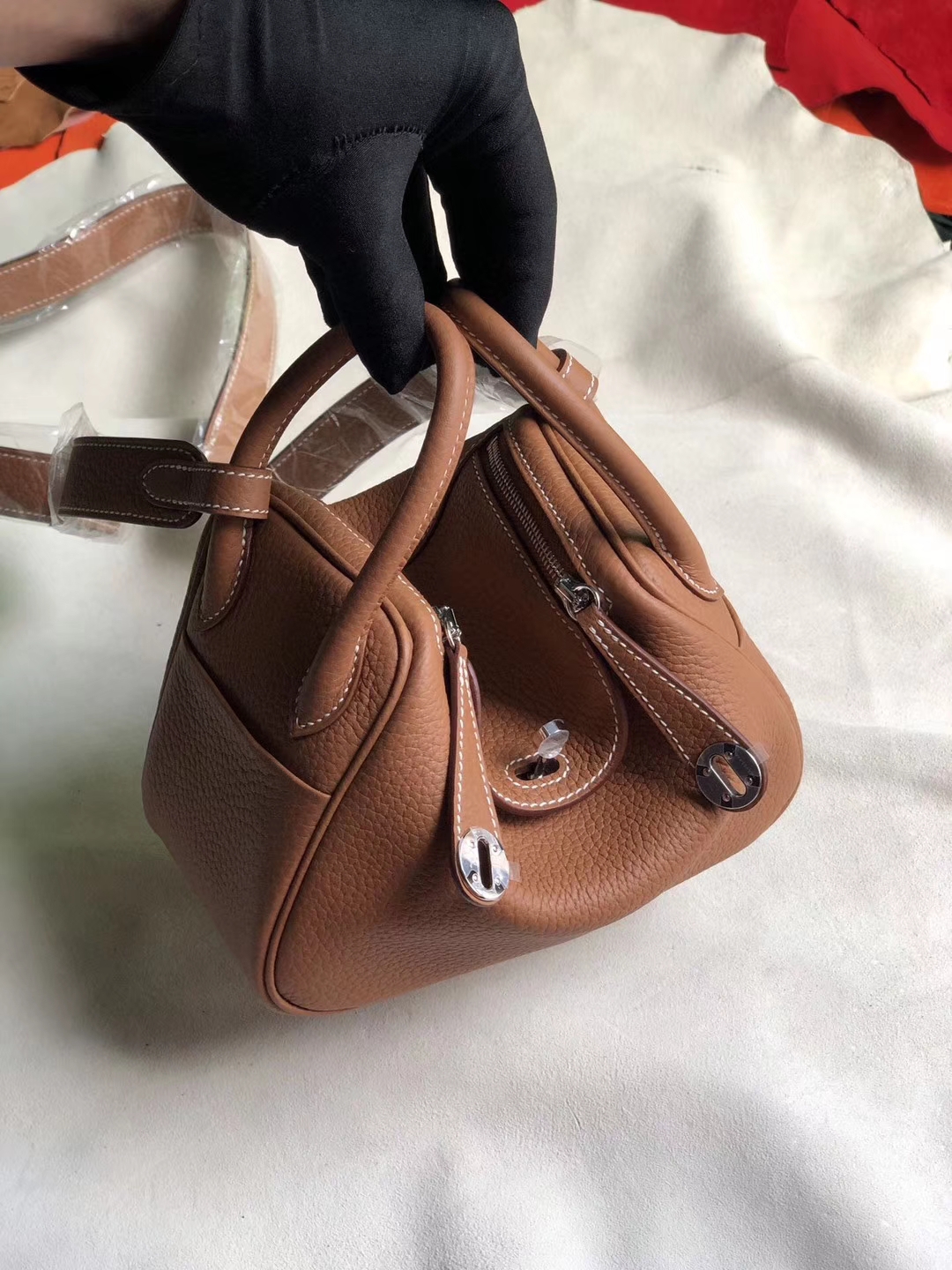 Hermès(爱马仕)Mini lindy 20cm ck37 金棕色 银扣 顶级手缝 小可爱 现货-拉尔森鳄鱼皮具定制 - 爱马仕包包官网 Hermès(爱马仕)Mini lindy 20cm ck37 金棕色 银扣 顶级手缝 小可爱 现货