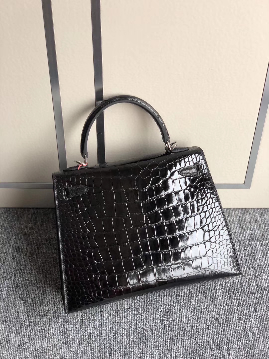 Hermès(爱马仕)Kelly 25cm Alligator shiny 亮面鳄鱼 ck89 黑色 Noir 银扣 顶级手缝-拉尔森鳄鱼皮具定制 - 爱马仕包包官网 Hermès(爱马仕)Kelly 25cm Alligator shiny 亮面鳄鱼 ck89 黑色 Noir 银扣 顶级手缝