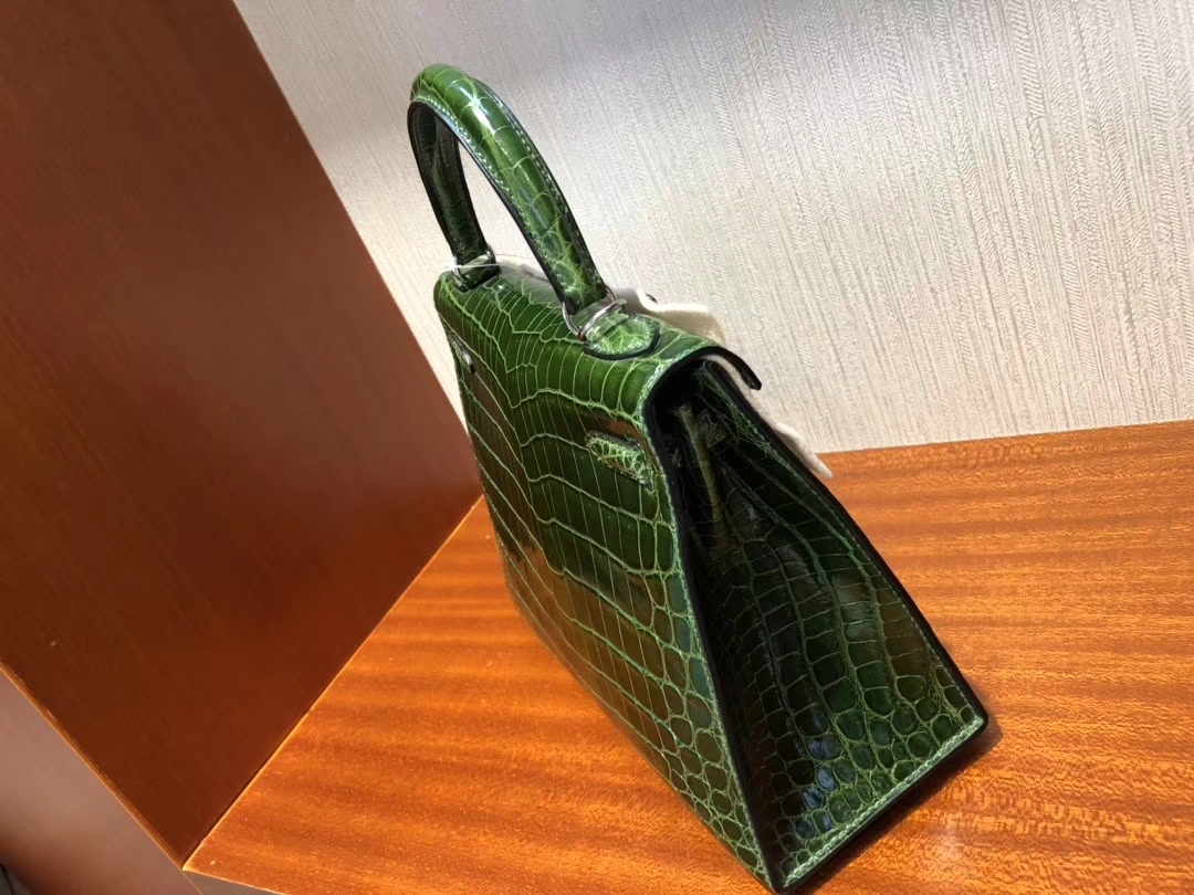 Hermès（爱马仕）Kelly 凯莉包 亮面澳洲湾鳄 祖母绿 银扣 顶级手缝 超美 28cm