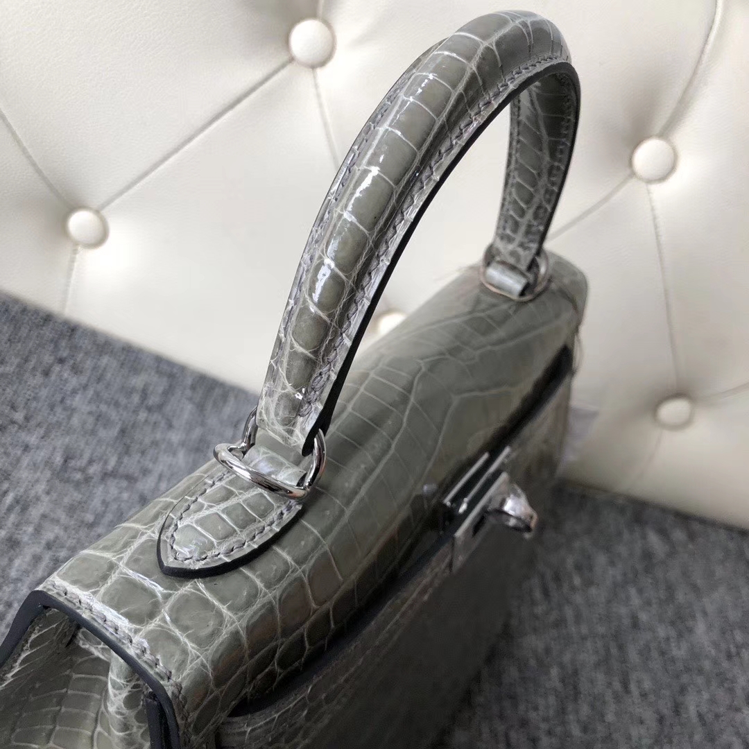 Hermès(爱马仕)Kelly 25cm Crocodile shiny 亮面鳄鱼 ck81 斑鸠灰 Gris T 银扣 现货-拉尔森鳄鱼皮具定制 - 爱马仕包包官网 Hermès(爱马仕)Kelly 25cm Crocodile shiny 亮面鳄鱼 ck81 斑鸠灰 Gris T 银扣 现货