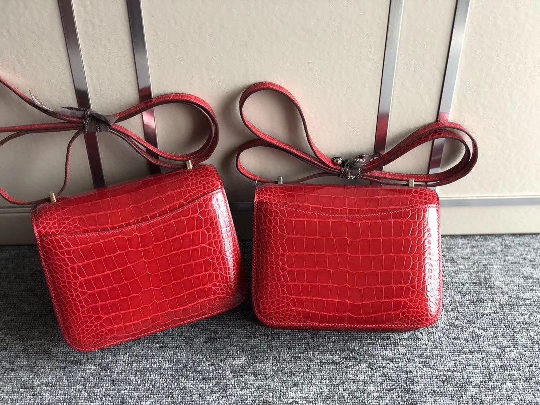 Hermès(爱马仕)Constance18cm Alliagtor shiny 亮面鳄鱼 ck95 法拉利红 Braise 金扣 银扣-拉尔森鳄鱼皮具定制 - 爱马仕包包官网 Hermès(爱马仕)Constance18cm Alliagtor shiny 亮面鳄鱼 ck95 法拉利红 Braise 金扣 银扣