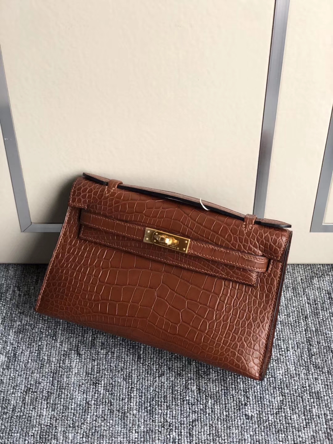 Hermès（爱马仕）Mini kelly pochette 22cm 雾面鳄鱼 4D 棕色 大地色 金扣 手拿包 晚宴包 现货