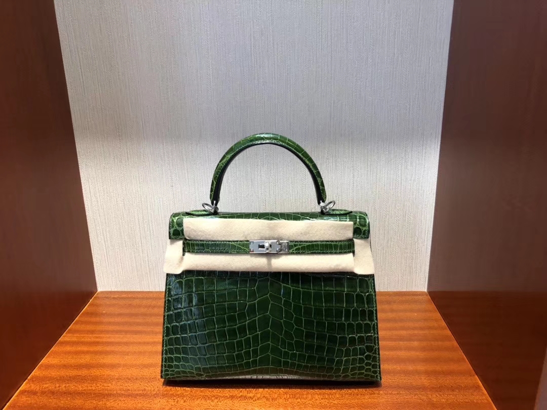 Hermès（爱马仕）Kelly 凯莉包 亮面澳洲湾鳄 祖母绿 银扣 顶级手缝 超美 28cm
