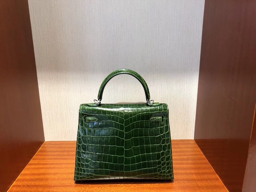 Hermès（爱马仕）Kelly 凯莉包 亮面澳洲湾鳄 祖母绿 银扣 顶级手缝 超美 28cm