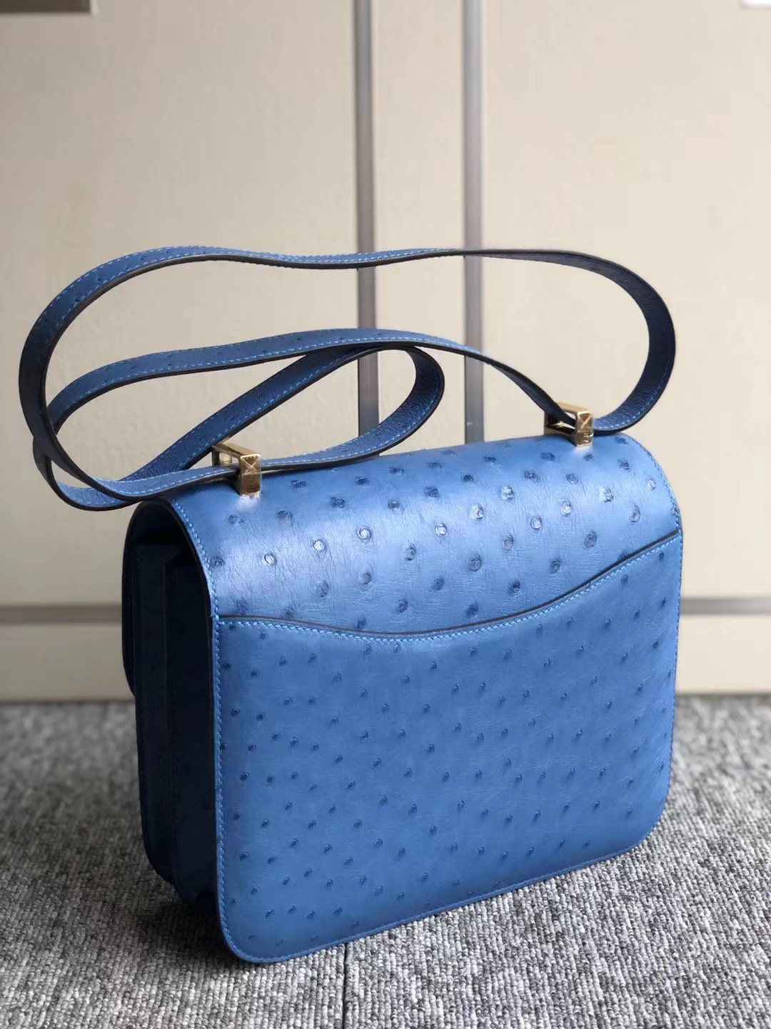 Hermès（爱马仕）Constance 23cm kk ostrich 顶级鸵鸟皮 7Q希腊蓝 蜡线全手工 金扣