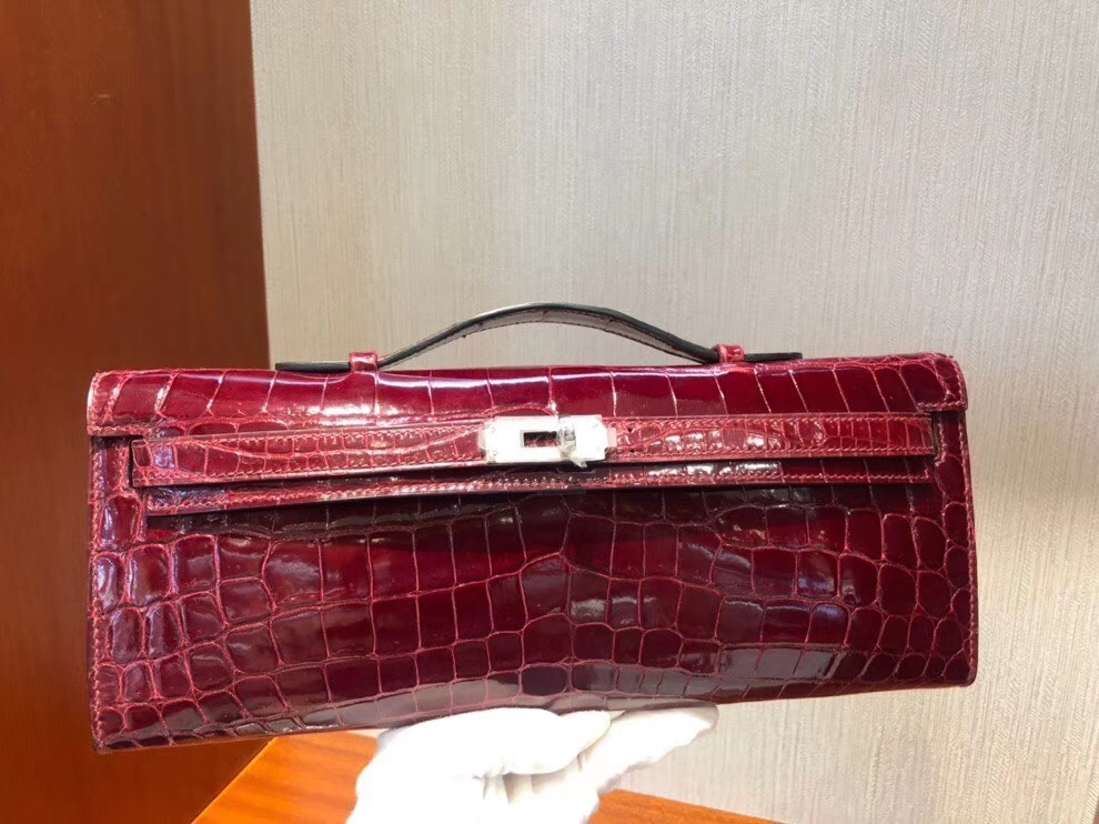 Hermès(爱马仕)Kelly cut 亮面鳄鱼 F5 勃艮第酒红 银扣 手拿包 晚宴包 31cm 现货-拉尔森鳄鱼皮具定制 - 爱马仕包包官网 Hermès(爱马仕)Kelly cut 亮面鳄鱼 F5 勃艮第酒红 银扣 手拿包 晚宴包 31cm 现货