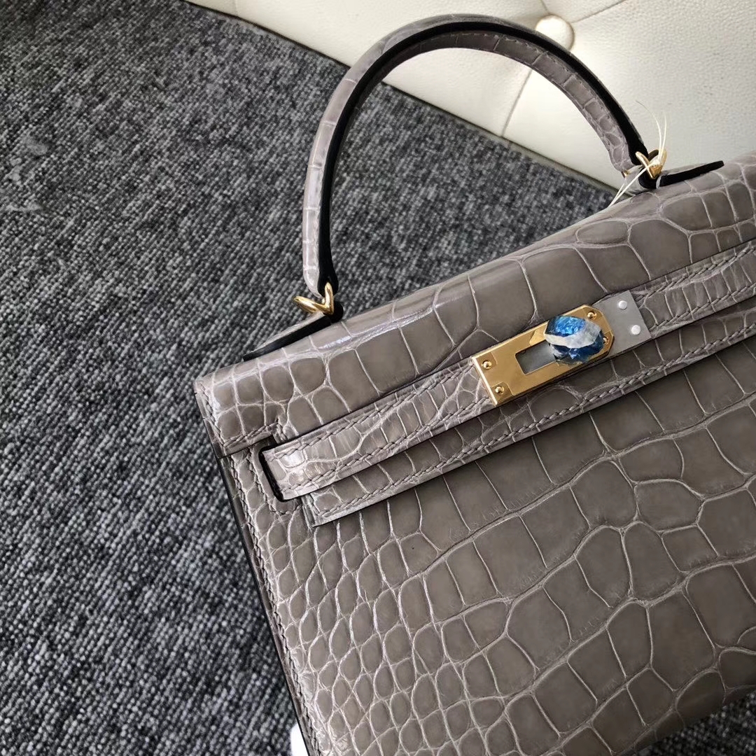 Hermès(爱马仕)Mini kelly ll Alligator shiny 亮面鳄鱼 ck81 斑鸠灰 Gris T 金扣 现货-拉尔森鳄鱼皮具定制 - 爱马仕包包官网 Hermès(爱马仕)Mini kelly ll Alligator shiny 亮面鳄鱼 ck81 斑鸠灰 Gris T 金扣 现货