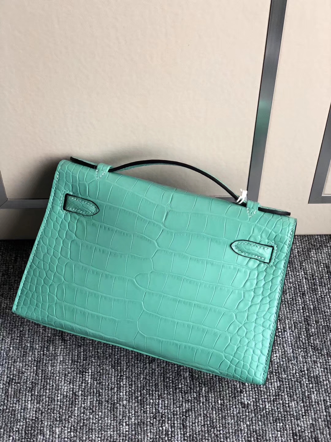 Hermès(爱马仕)Mini kelly pochette 22cm 雾面鳄鱼 维罗纳绿 银扣 手拿包 晚宴包 现货-拉尔森鳄鱼皮具定制 - 爱马仕包包官网 Hermès(爱马仕)Mini kelly pochette 22cm 雾面鳄鱼 维罗纳绿 银扣 手拿包 晚宴包 现货