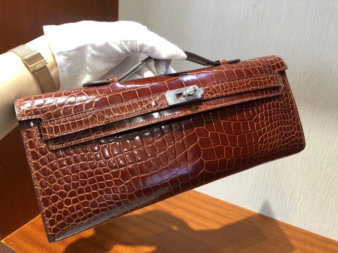 Hermès(爱马仕)Kelly cut 31cm Porosus shiny 亮面澳洲湾鳄鳄鱼 ck31 蜜糖棕 Miel 银扣 手拿包 晚宴包 现货-拉尔森鳄鱼皮具定制 - 爱马仕包包官网 Hermès(爱马仕)Kelly cut 31cm Porosus shiny 亮面澳洲湾鳄鳄鱼 ck31 蜜糖棕 Miel 银扣 手拿包 晚宴包 现货