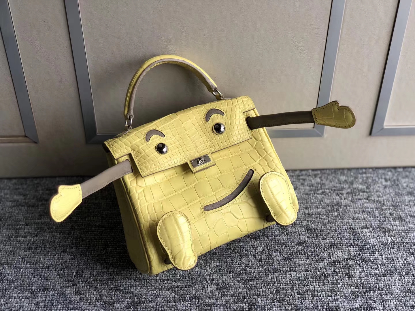 Hermès(爱马仕) Kelly doll 娃娃包 柠檬黄 雾面美洲鳄 银扣 16cm 现货-拉尔森鳄鱼皮具定制 - 爱马仕包包官网 Hermès(爱马仕) Kelly doll 娃娃包 柠檬黄 雾面美洲鳄 银扣 16cm 现货