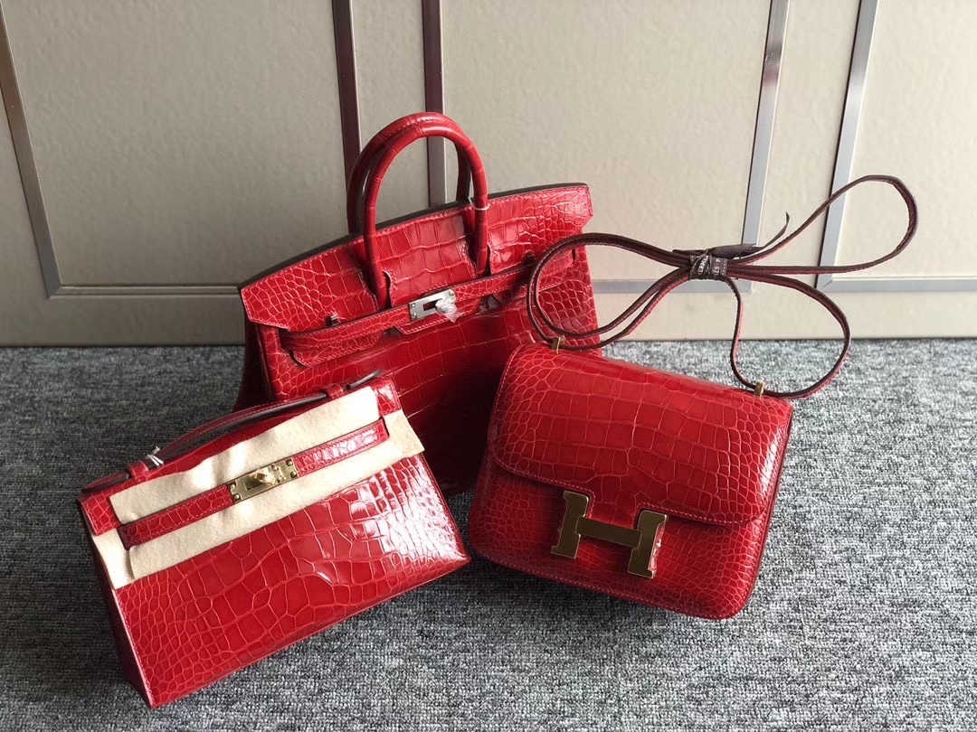Hermès(爱马仕)Constance18cm Alliagtor shiny 亮面鳄鱼 ck95 法拉利红 Braise 金扣 银扣-拉尔森鳄鱼皮具定制 - 爱马仕包包官网 Hermès(爱马仕)Constance18cm Alliagtor shiny 亮面鳄鱼 ck95 法拉利红 Braise 金扣 银扣