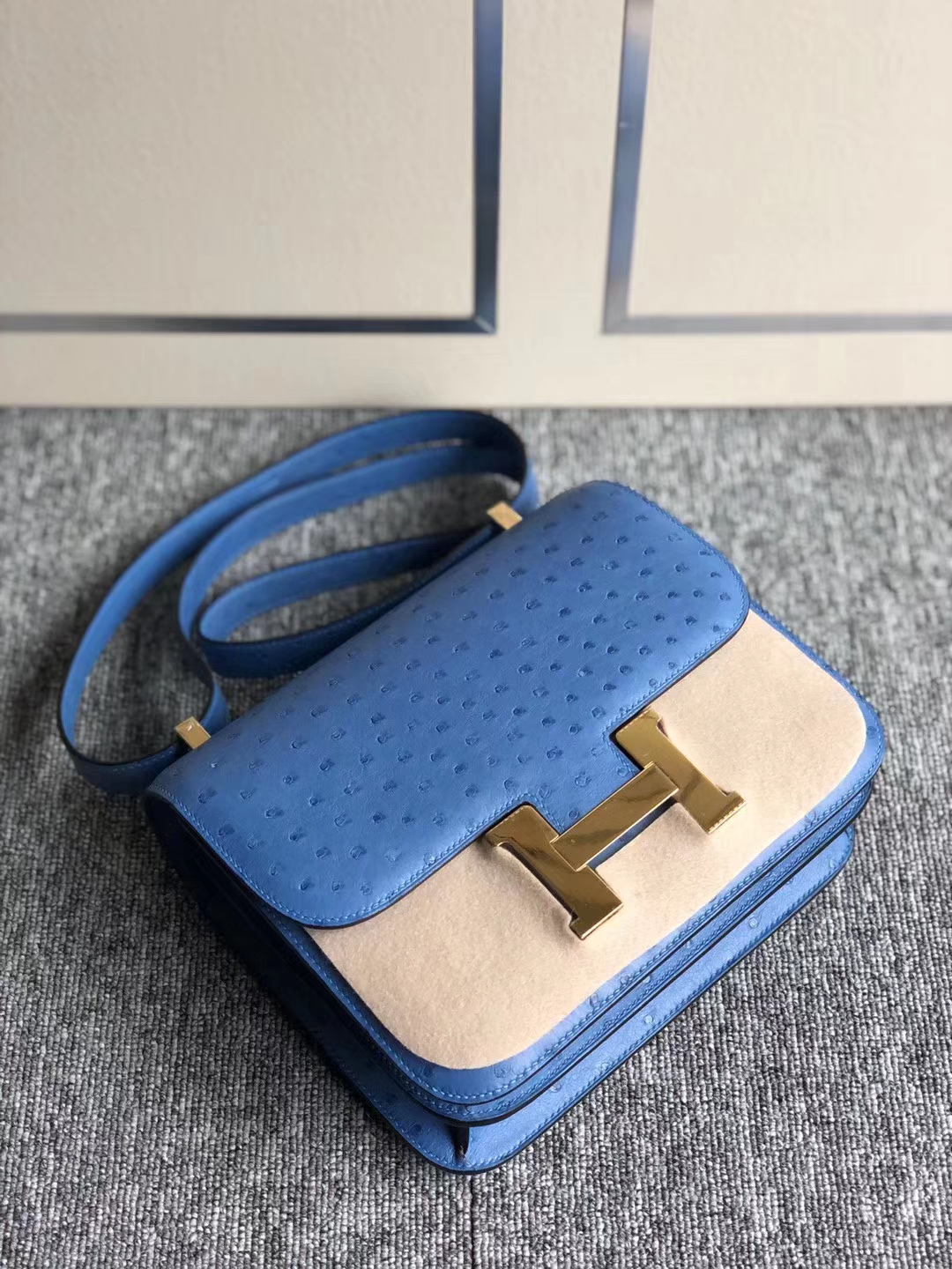 Hermès（爱马仕）Constance 23cm kk ostrich 顶级鸵鸟皮 7Q希腊蓝 蜡线全手工 金扣