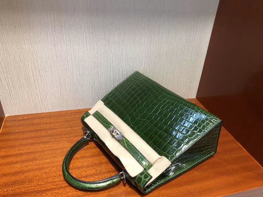 Hermès（爱马仕）Kelly 凯莉包 亮面澳洲湾鳄 祖母绿 银扣 顶级手缝 超美 28cm