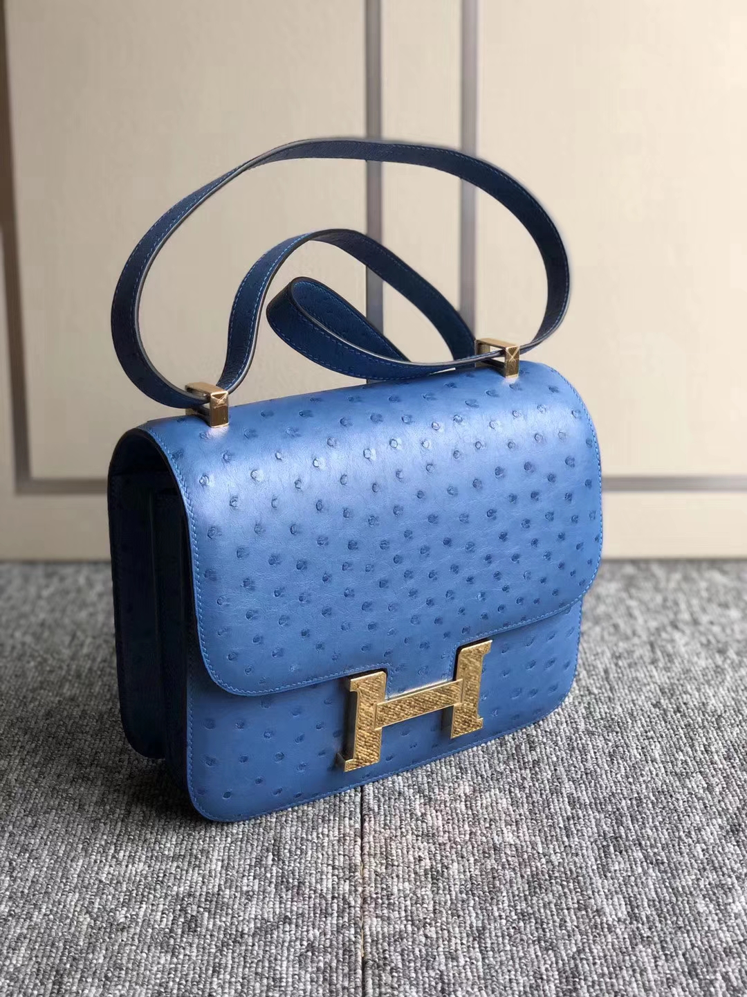 Hermès（爱马仕）Constance 23cm kk ostrich 顶级鸵鸟皮 7Q希腊蓝 蜡线全手工 金扣