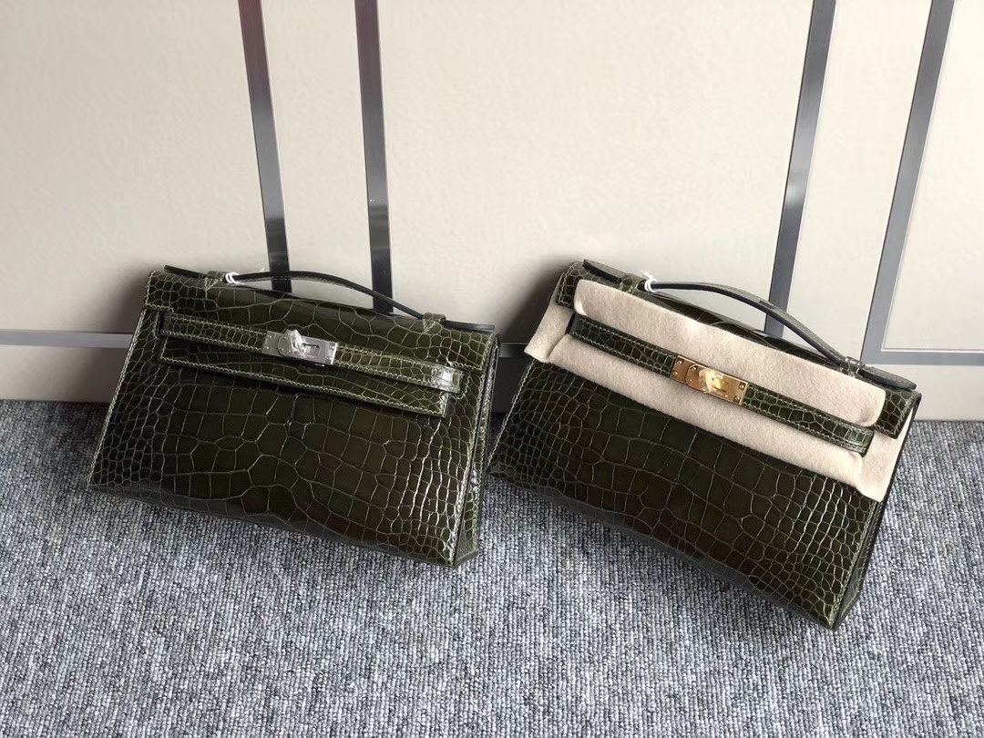 Hermès(爱马仕)Constance18cm Mini kelly 22cm Alligator shiny 亮面鳄鱼 6H 橄榄绿 金扣 银扣-拉尔森鳄鱼皮具定制 - 爱马仕包包官网 Hermès(爱马仕)Constance18cm Mini kelly 22cm Alligator shiny 亮面鳄鱼 6H 橄榄绿 金扣 银扣