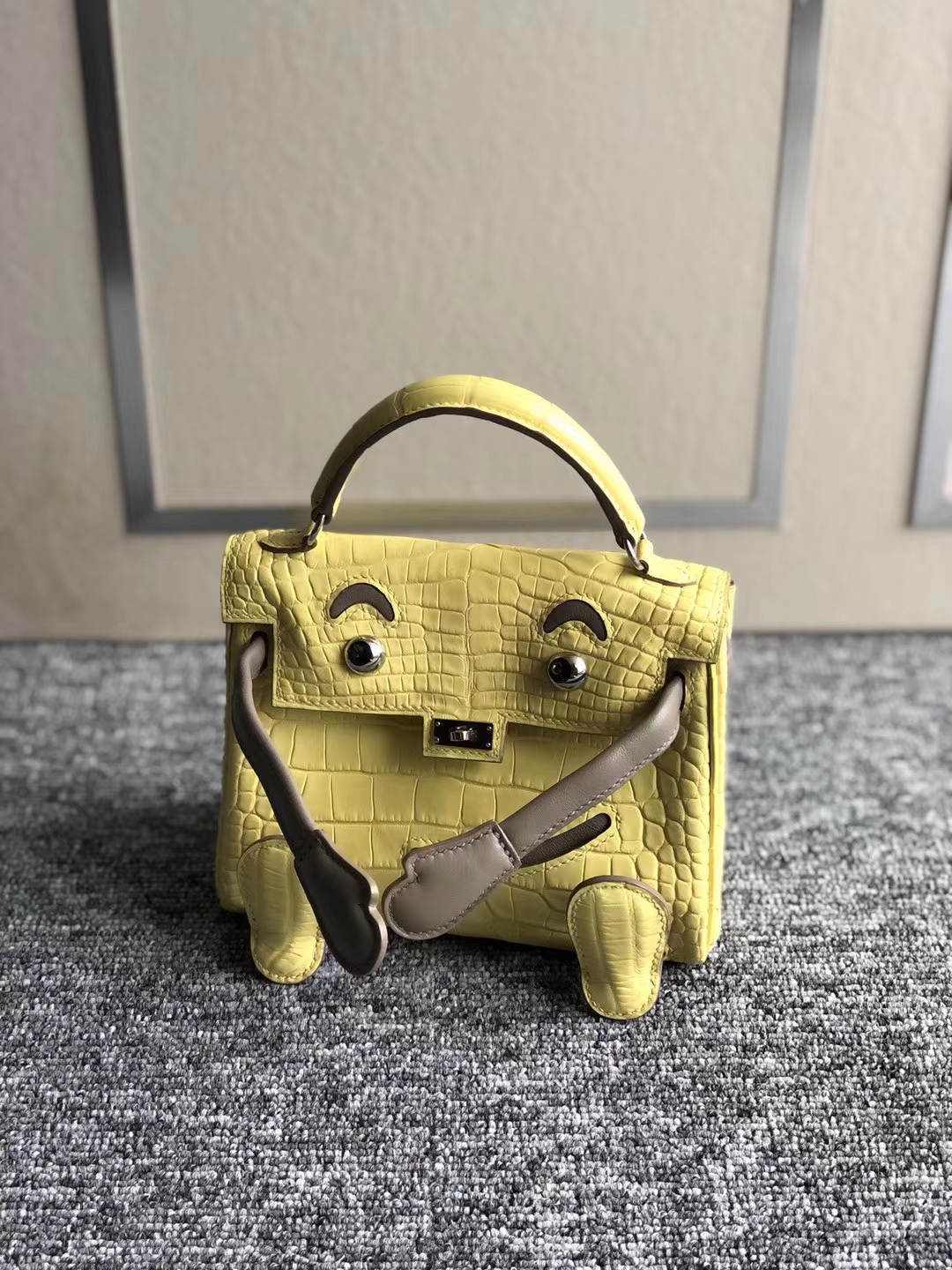 Hermès（爱马仕） Kelly doll 娃娃包 柠檬黄 雾面美洲鳄 银扣 16cm 现货