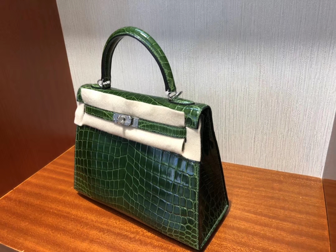 Hermès（爱马仕）Kelly 凯莉包 亮面澳洲湾鳄 祖母绿 银扣 顶级手缝 超美 28cm